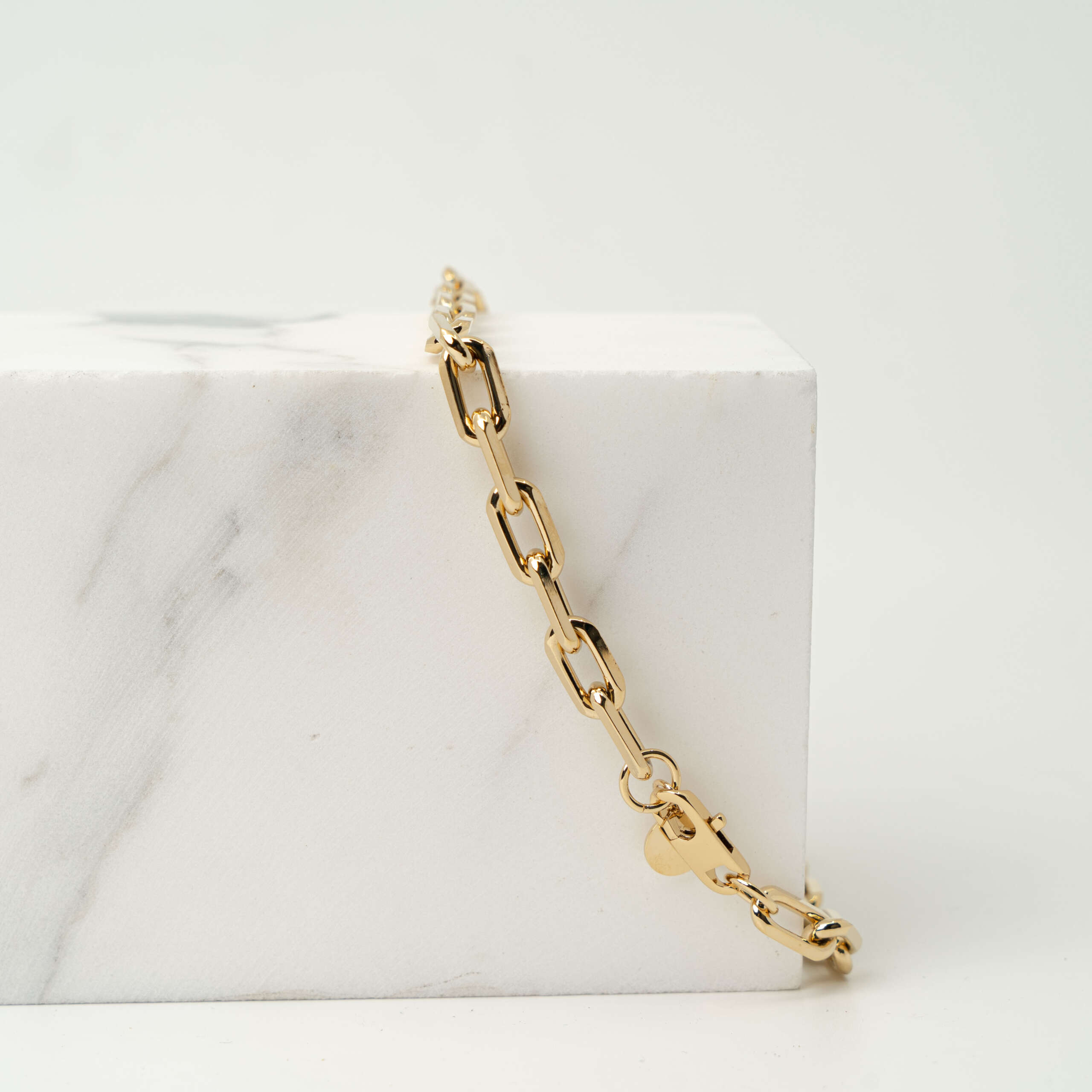 Link medium chain gold bracelet