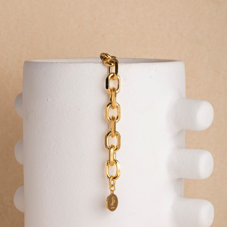 Link medium chain gold bracelet