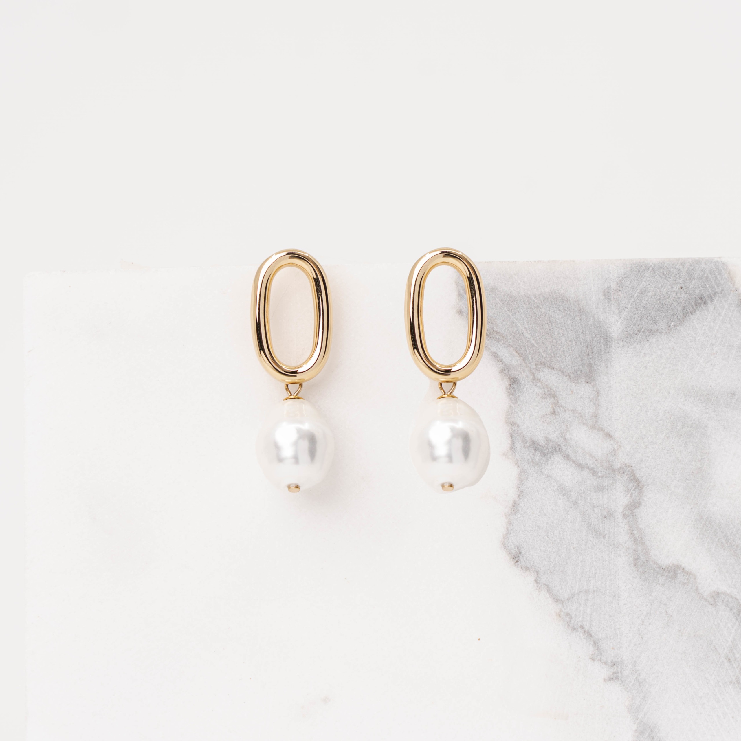 Audrey pearl earrings