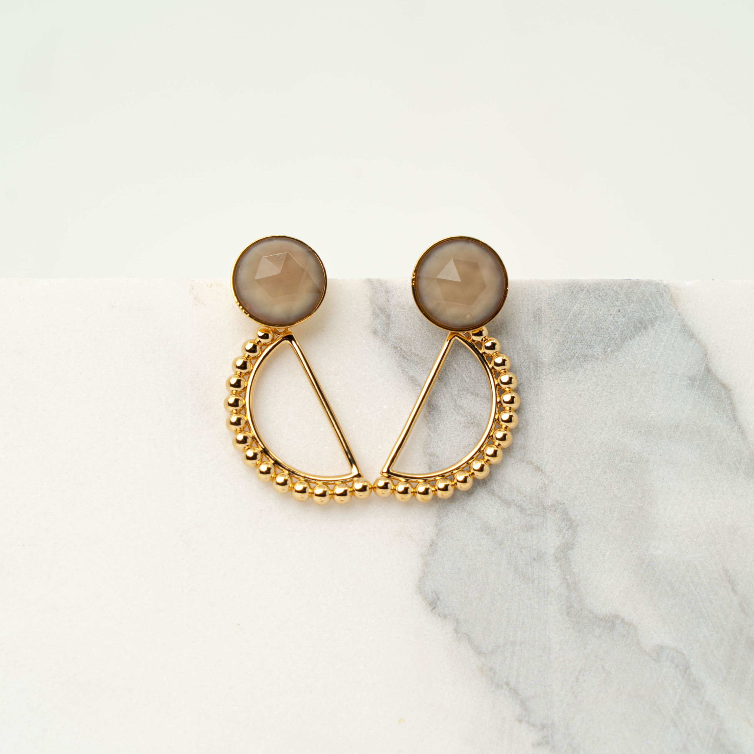 Luna beige gold earrings stone