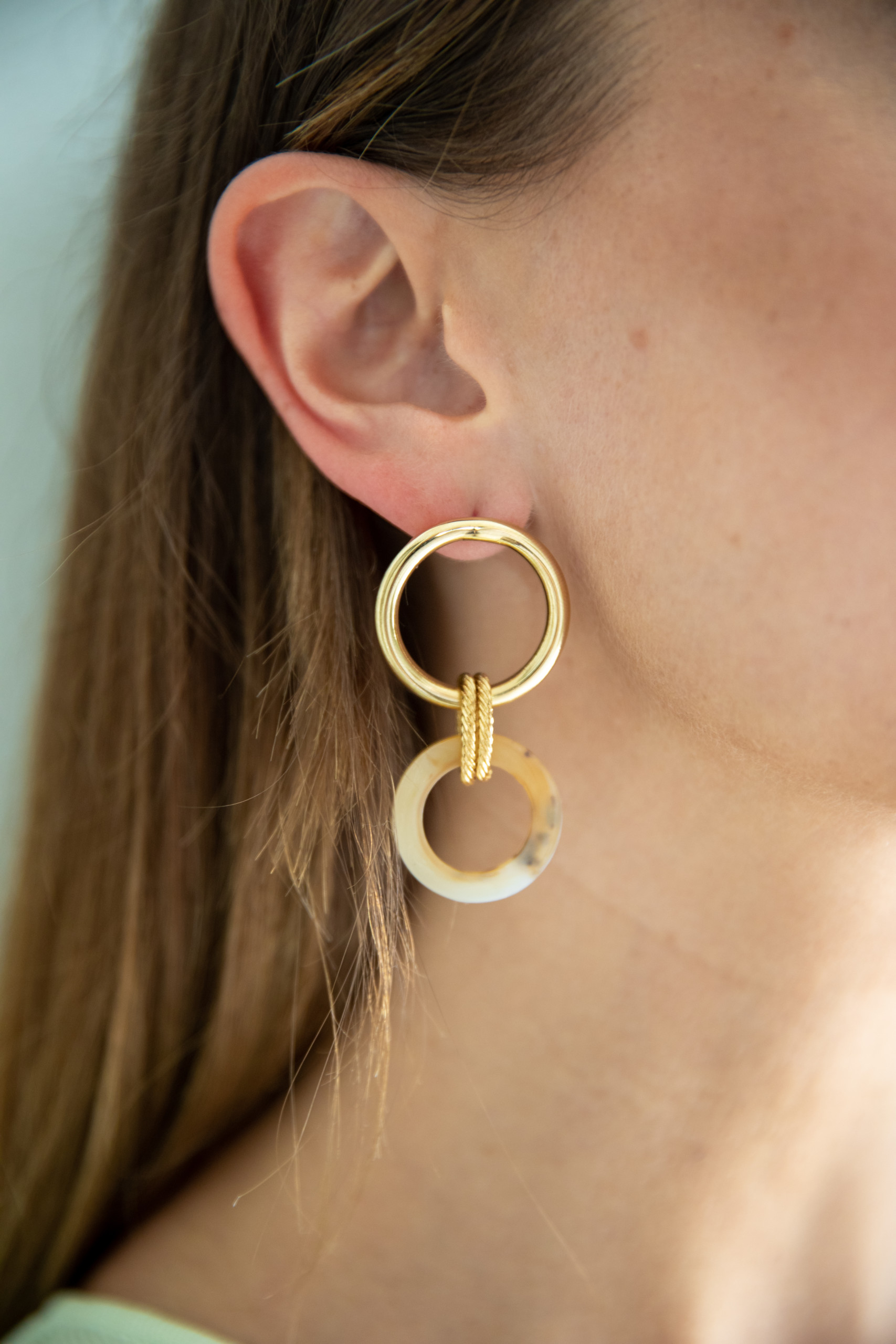 Ivy beige gold earrings