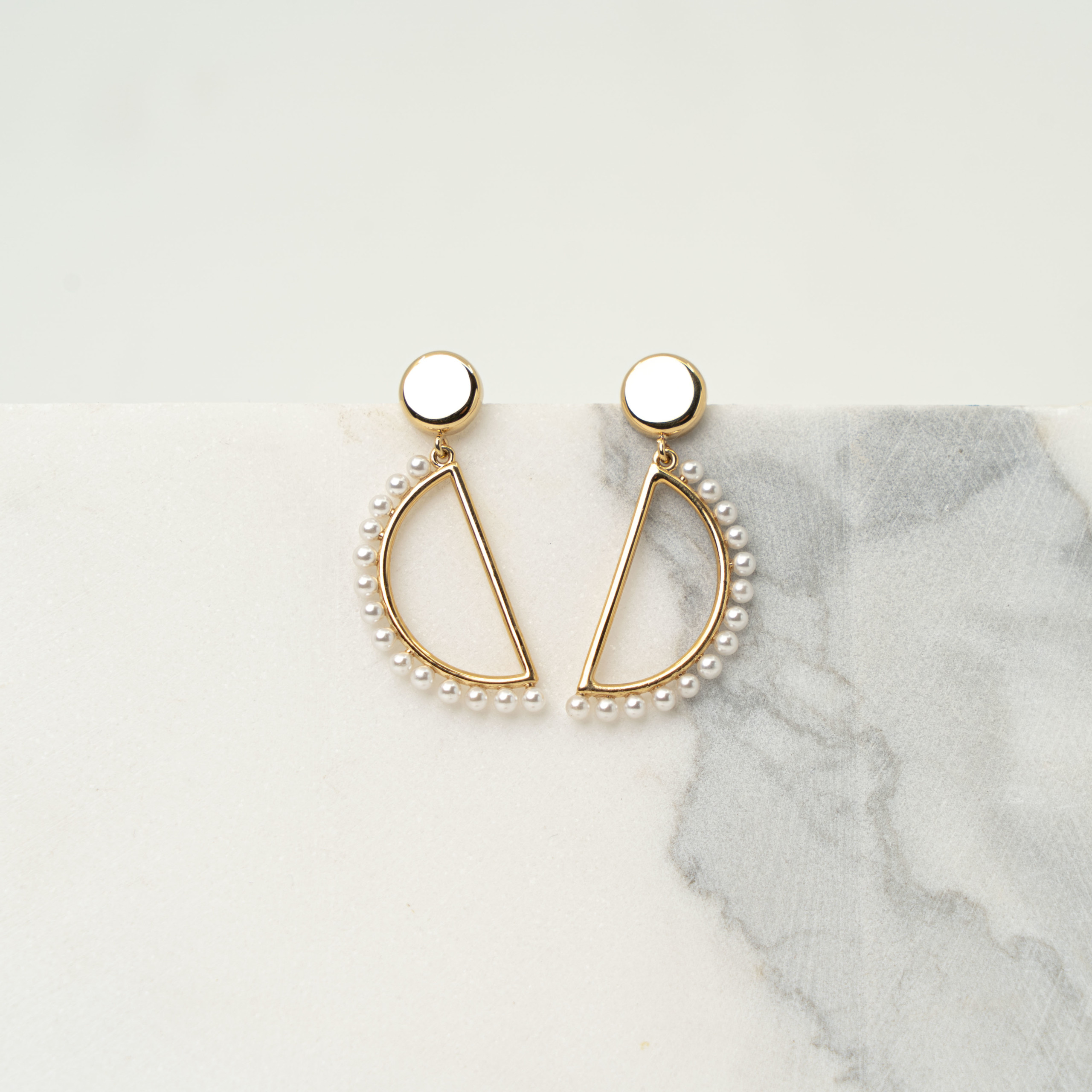 Luna pearl gold earrings