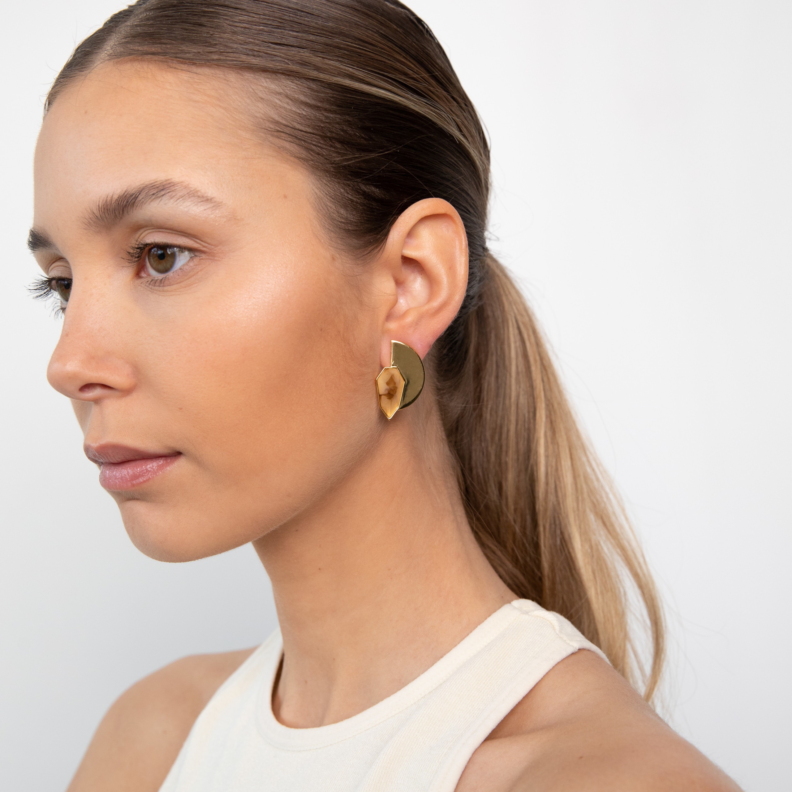 Vintage shortie beige stone earrings