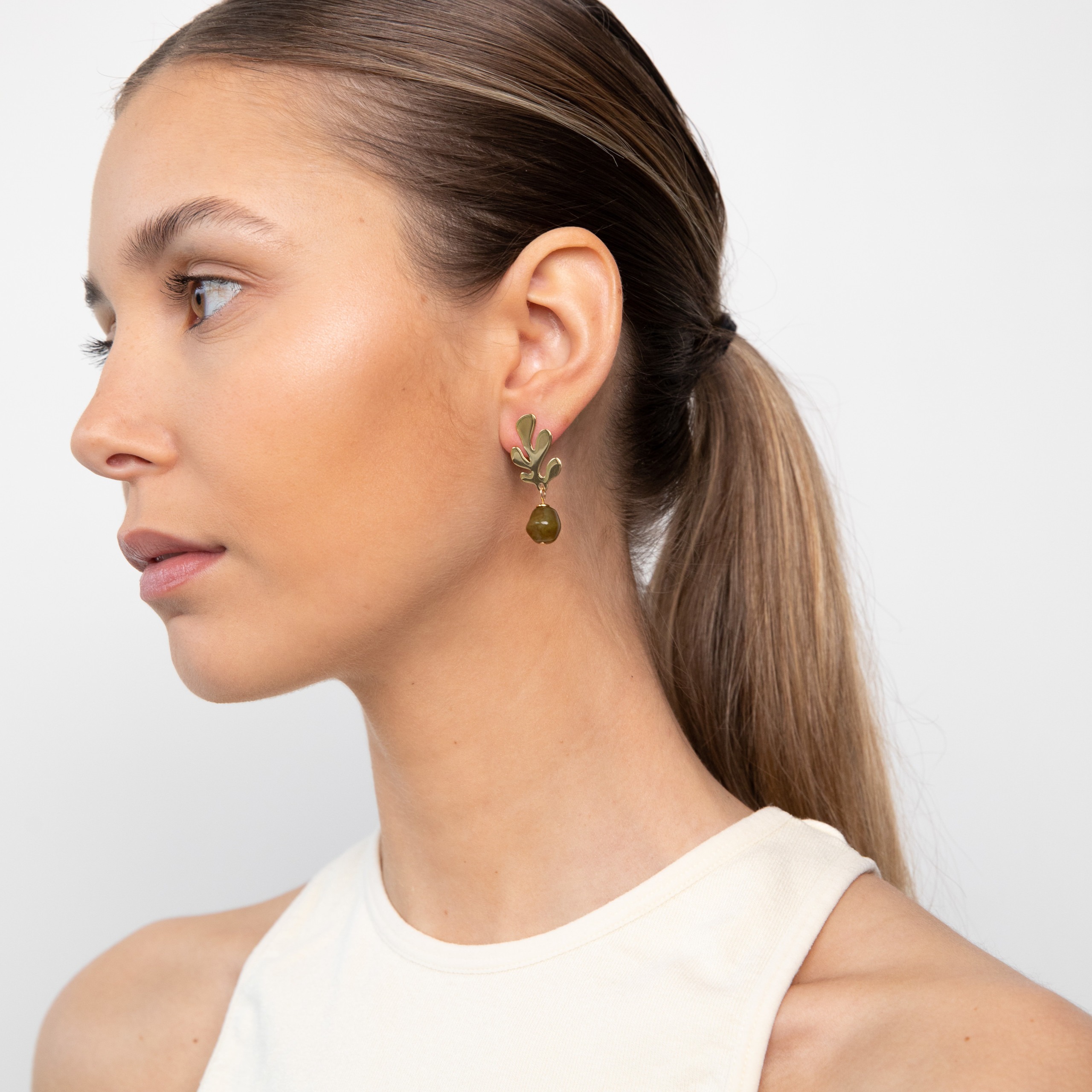 Coral mini green earrings