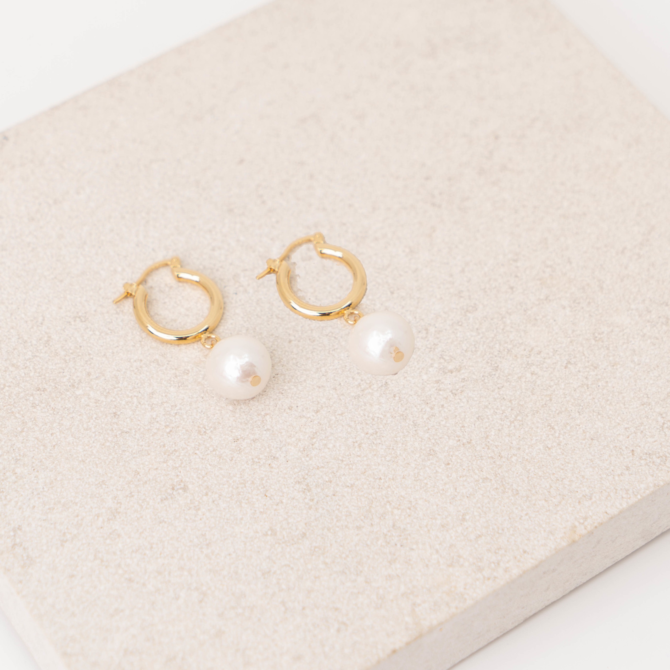 Hoops small gold baroque pearl