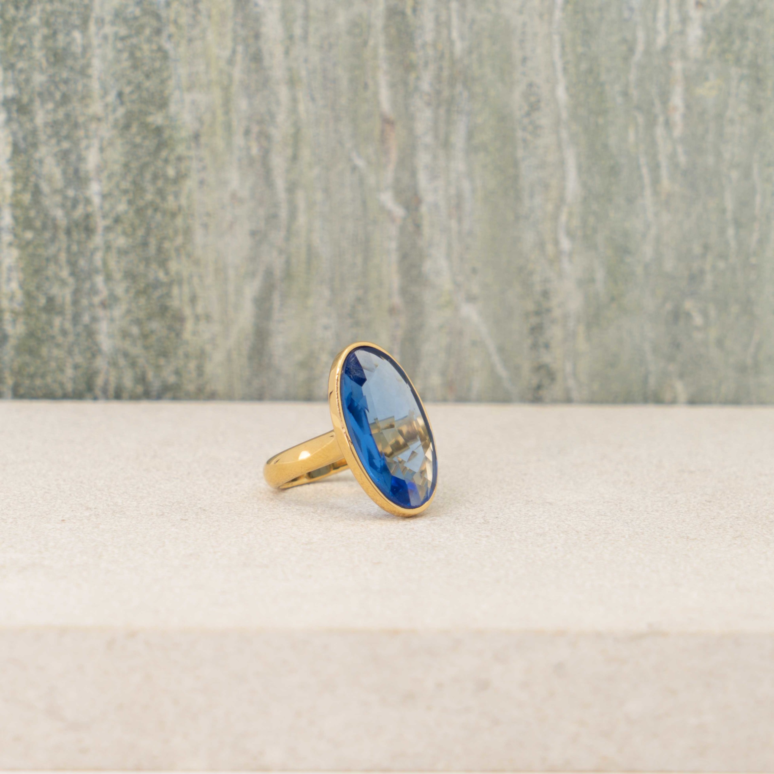 Ring blue gemstone