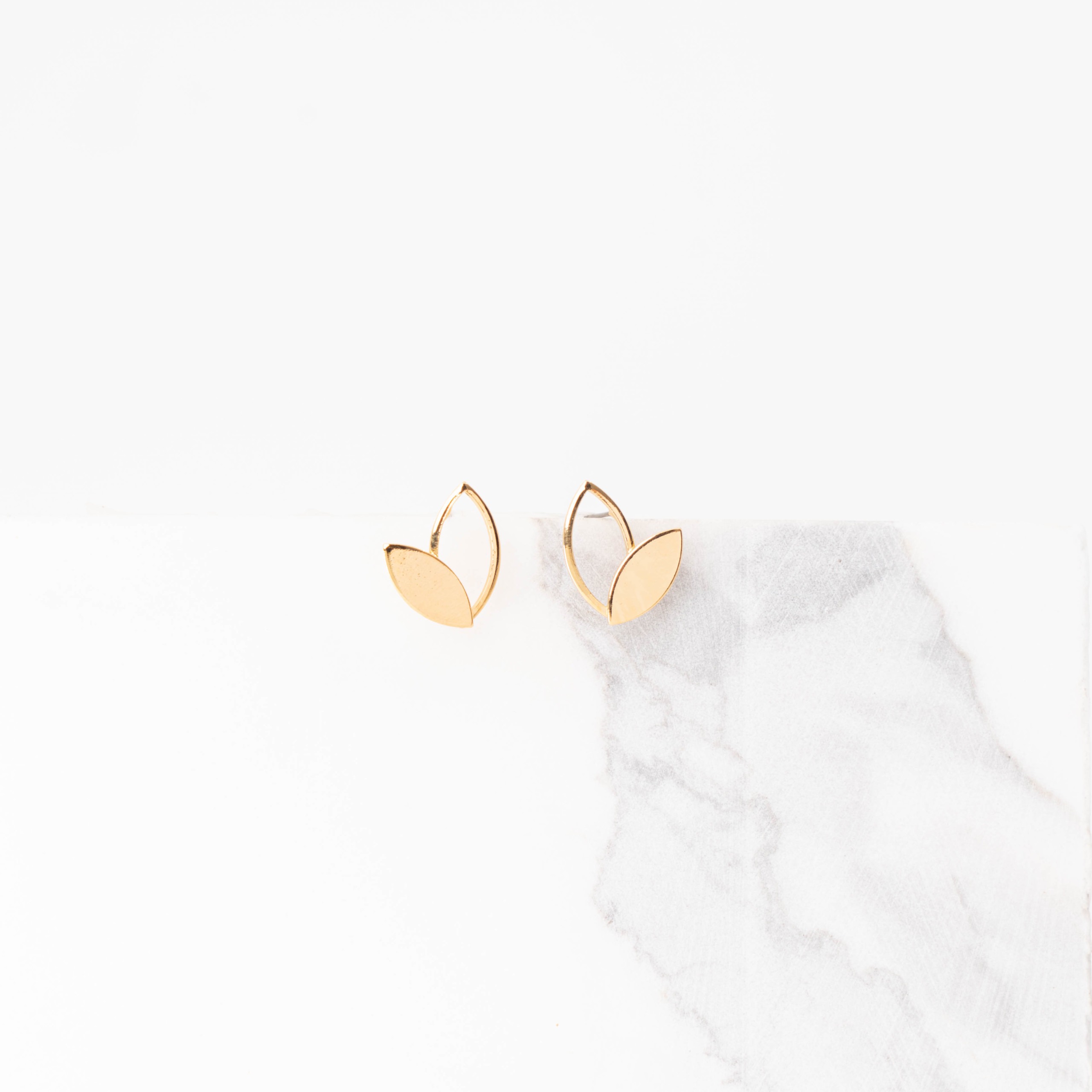 Kimy gold shortie earrings