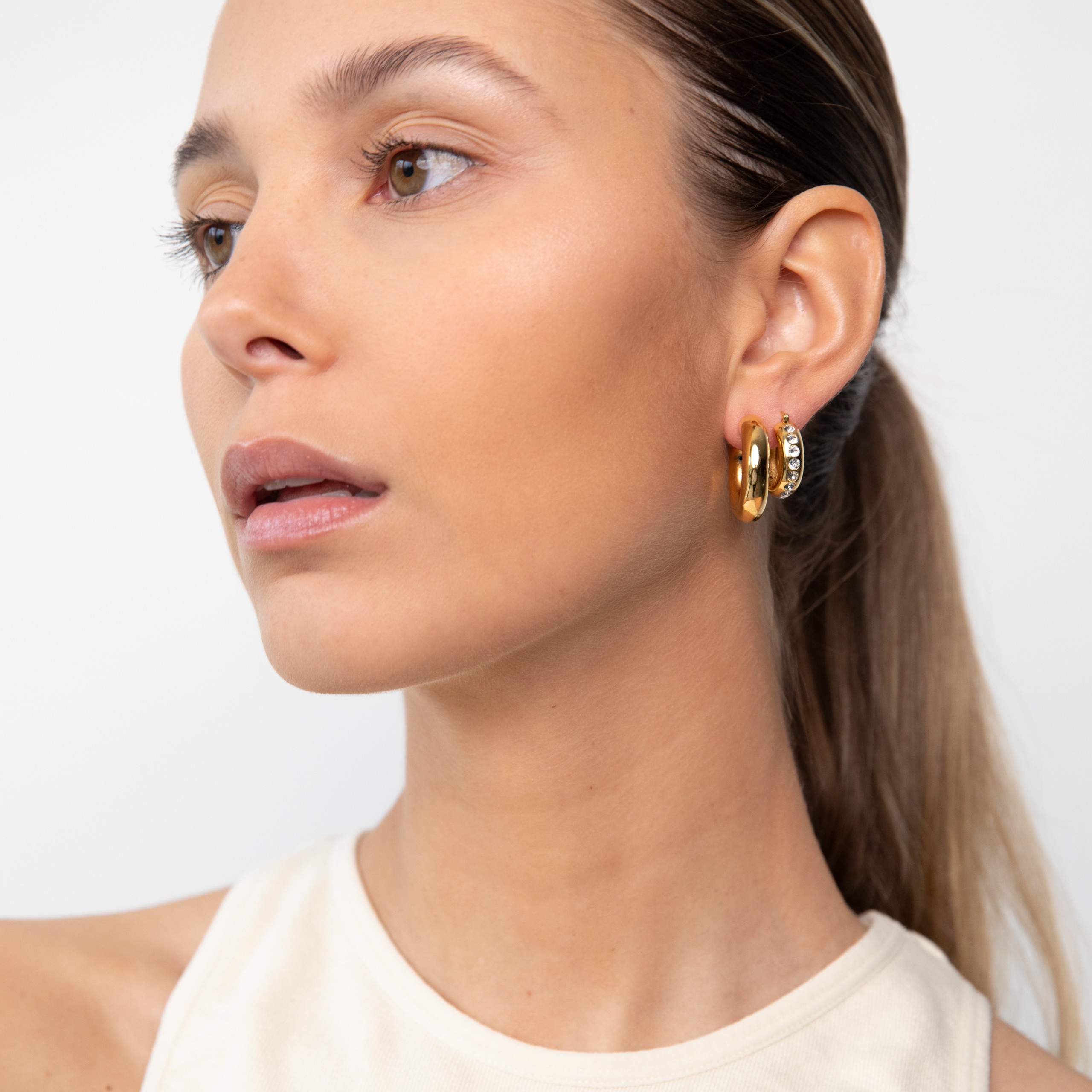 PRE-ORDER Hoops gold small strass earrings