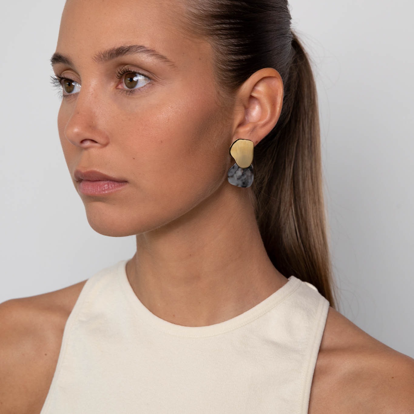 Giri anthracite short earrings