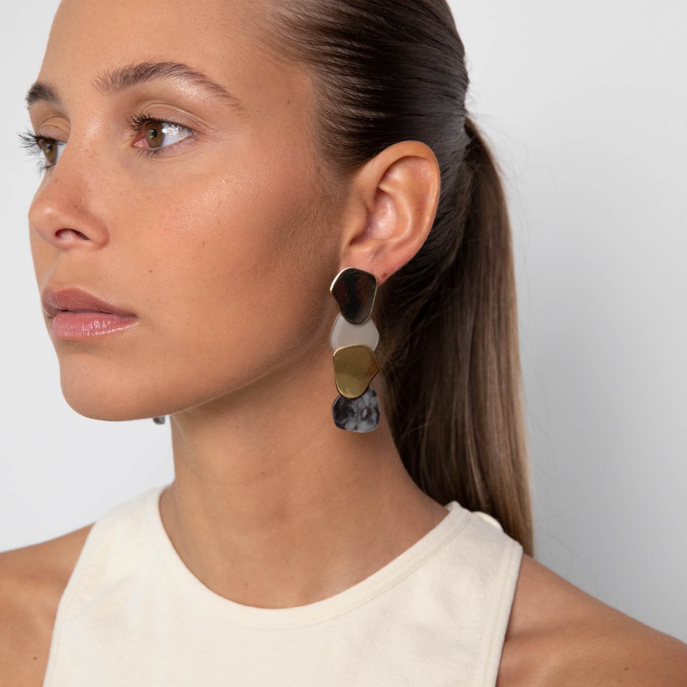 Giri layered anthracite earrings