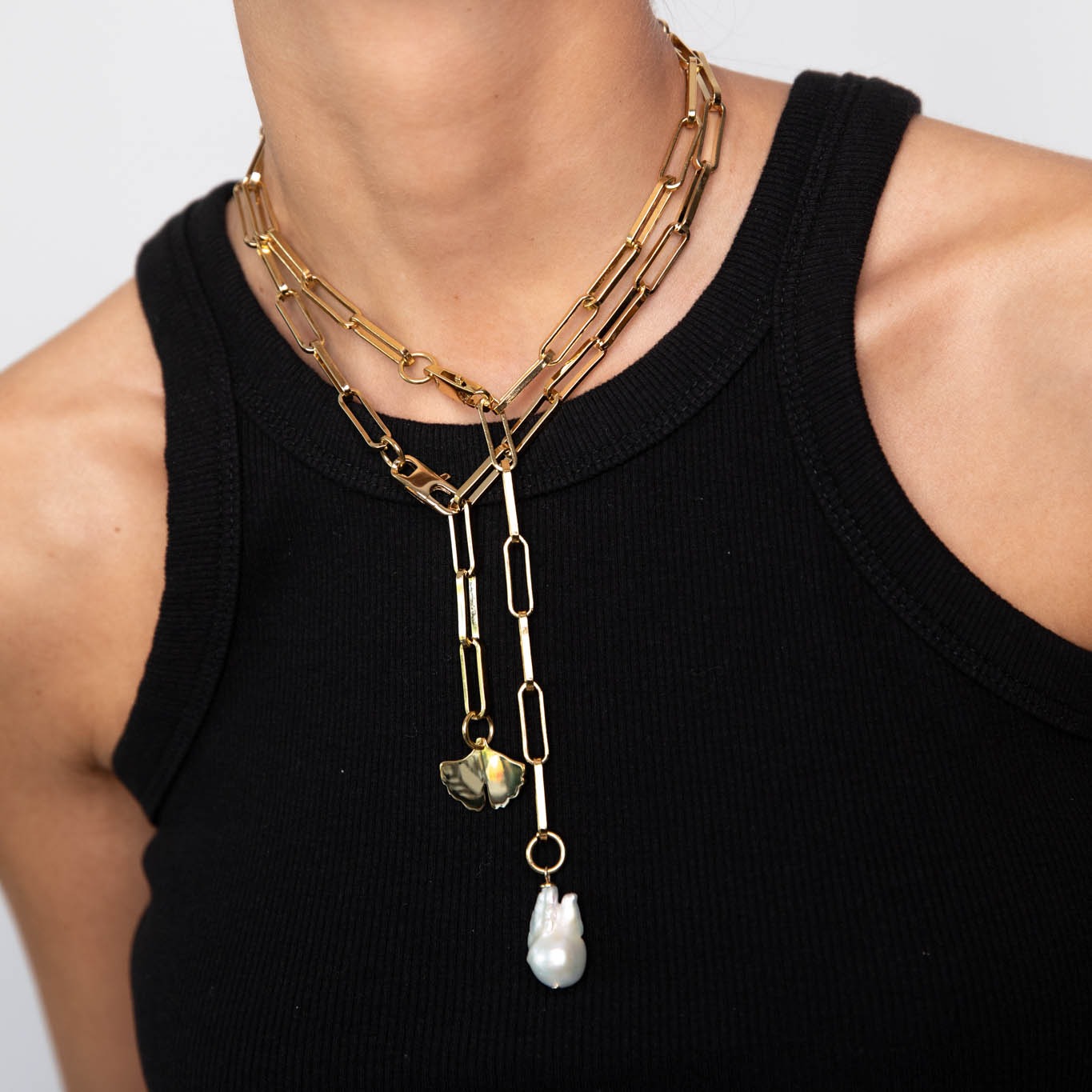 Link small chain ginkgo charm necklace
