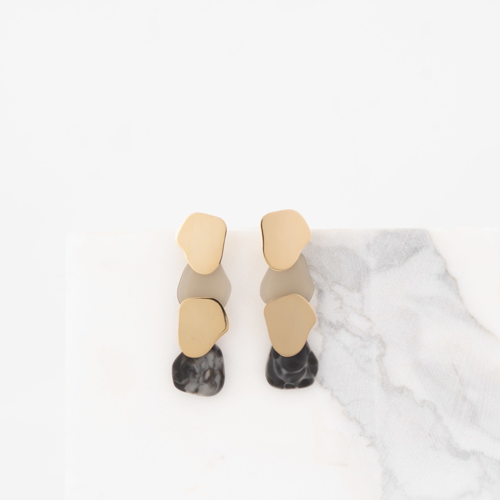 Giri layered anthracite earrings