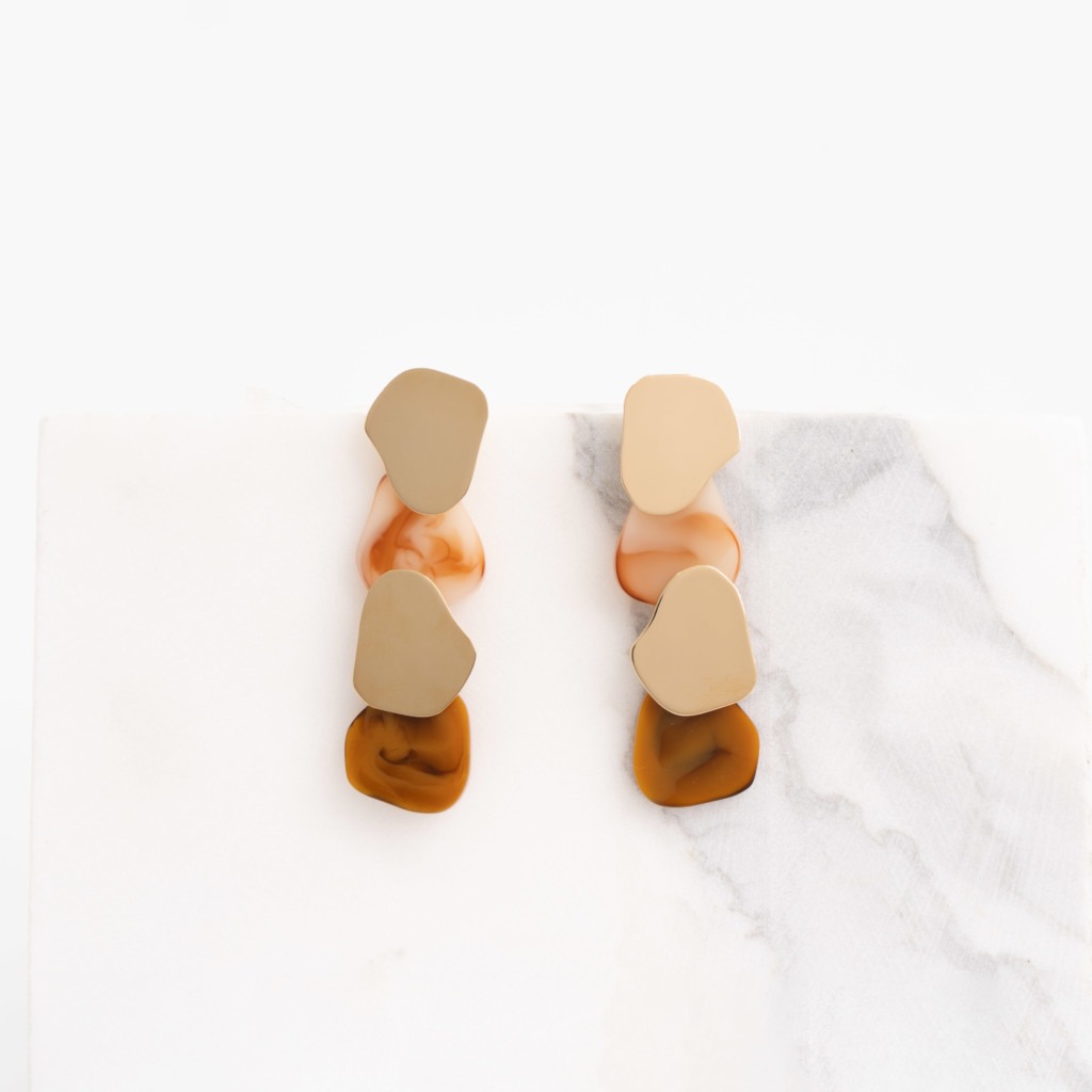 Giri layered cognac earrings