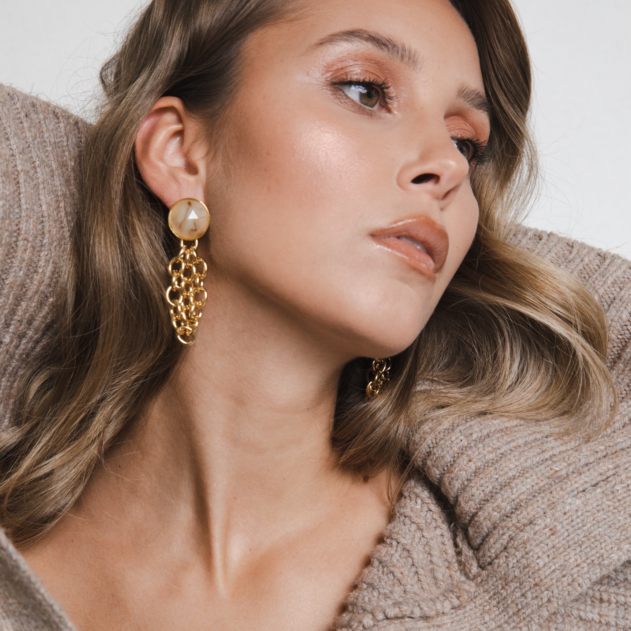 Paloma beige earrings