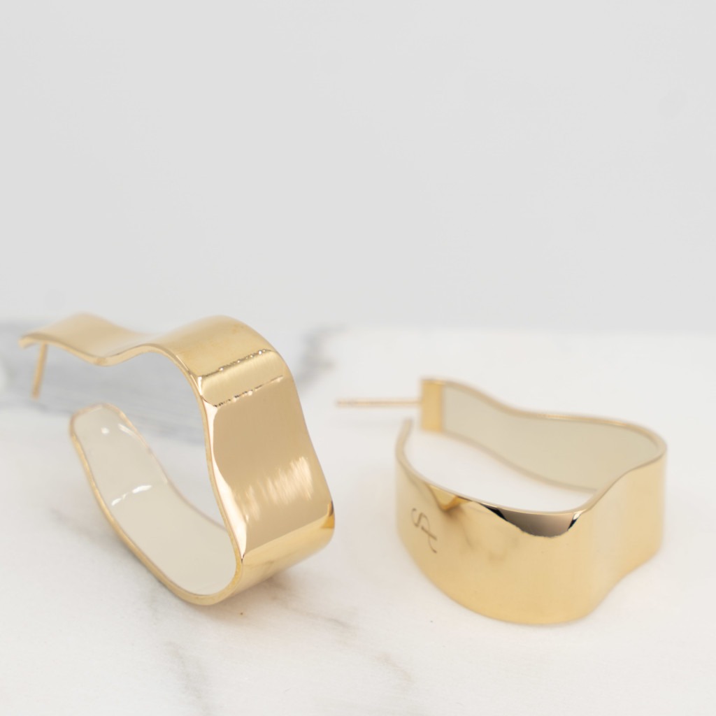 Aalto statement wit enamel hoops