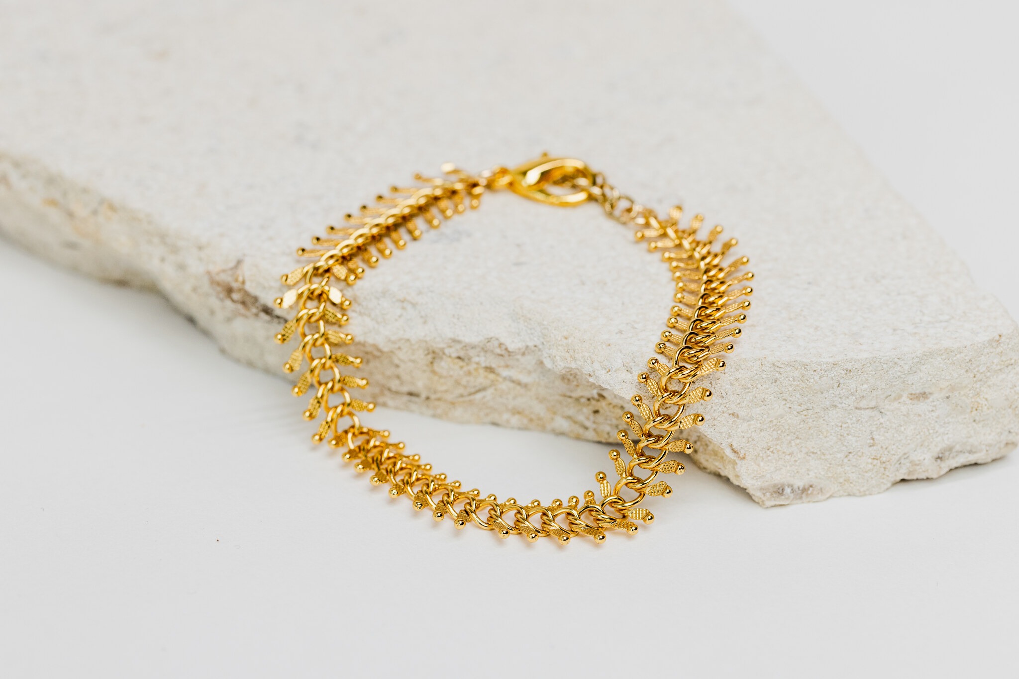 Gold detailed bracelet