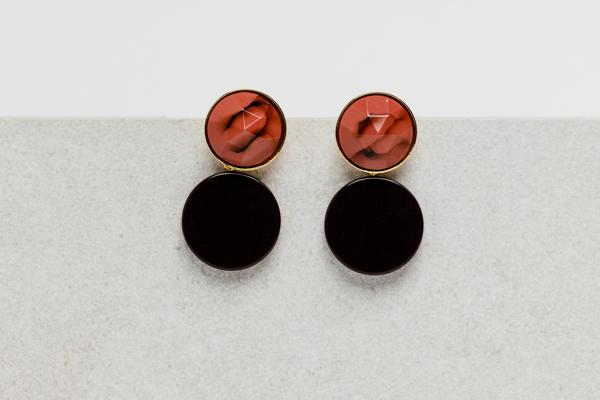 Circle earrings black/ rust
