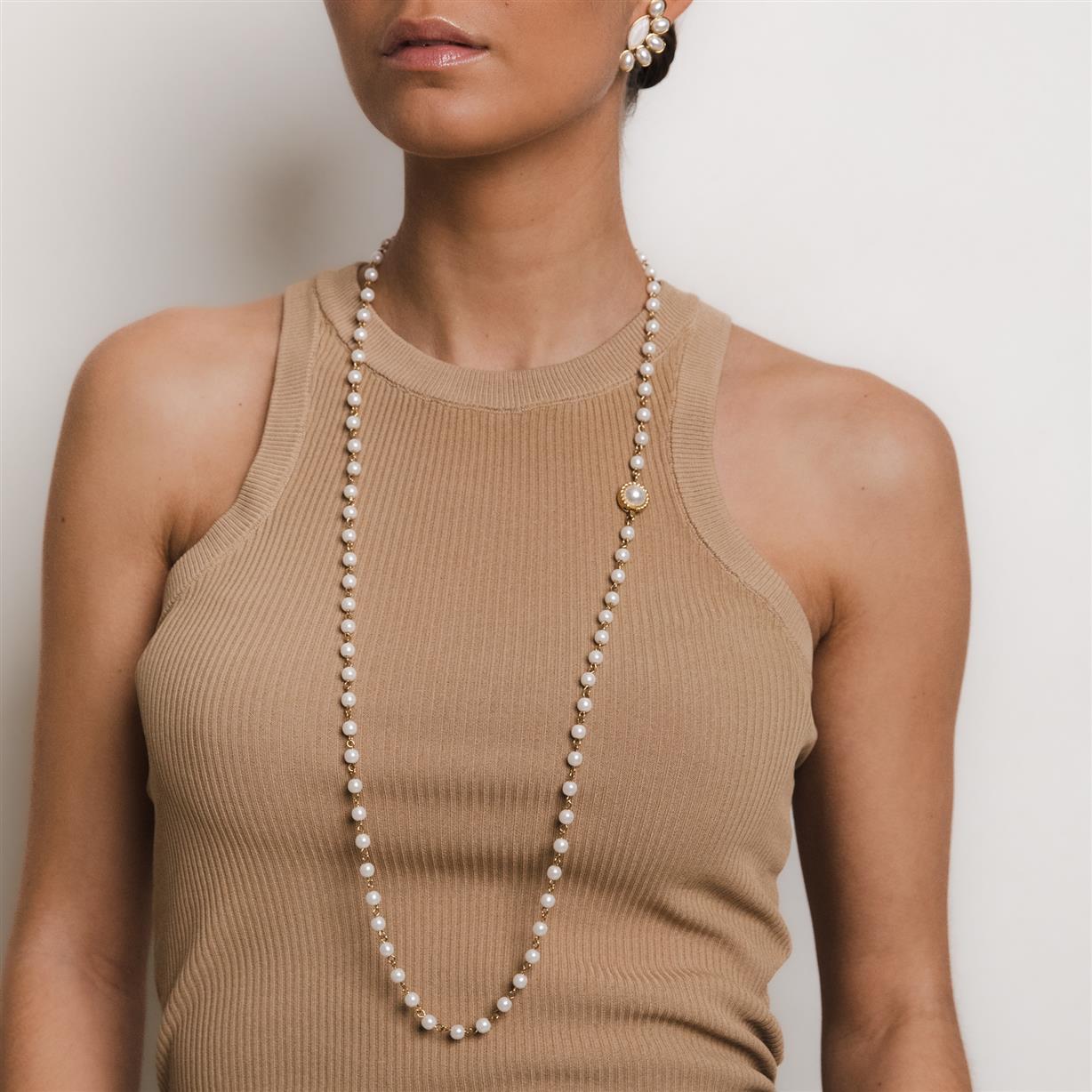 Fine pearls long necklace
