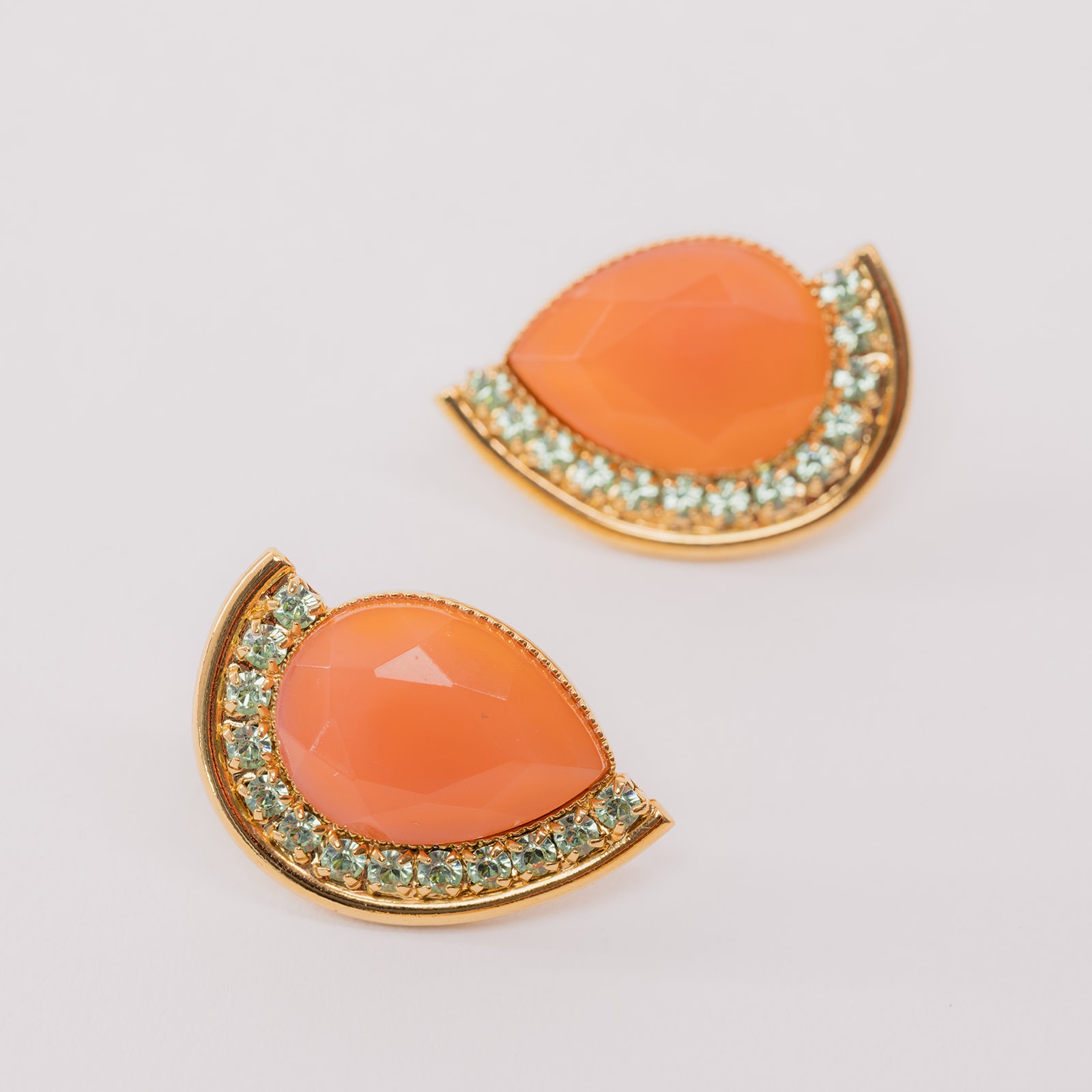 Nora orange strass stud earrings