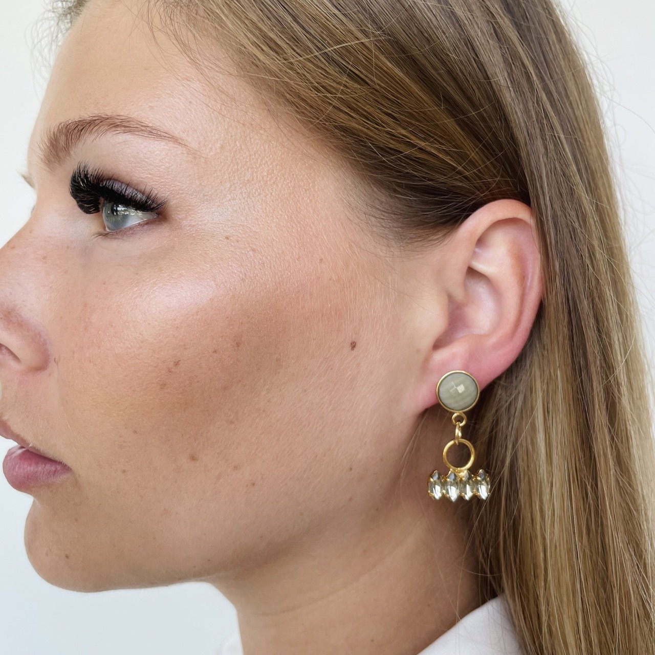 Lena neutral short earrings