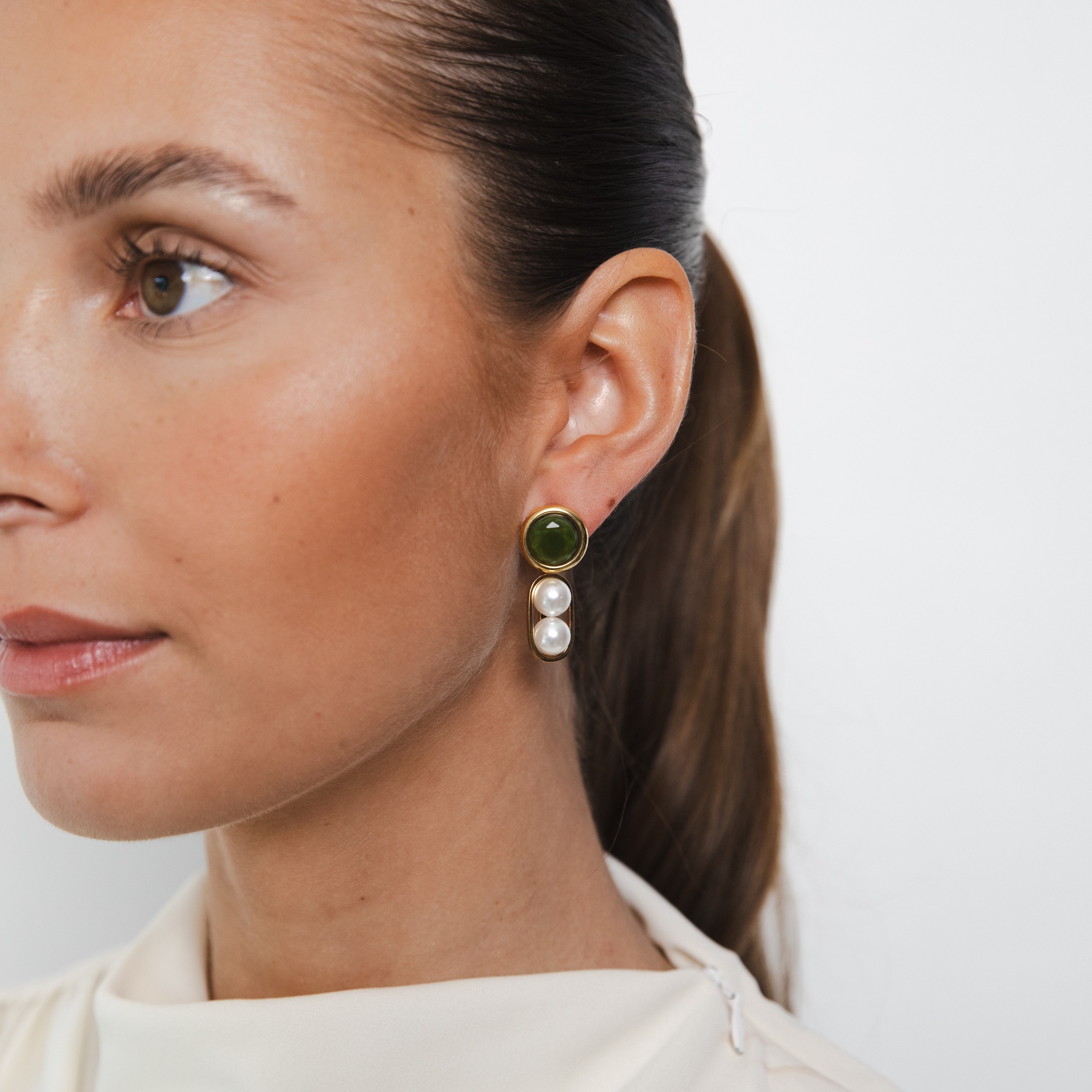 AURORE green pearl short earrings