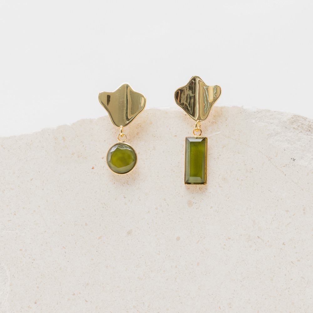 GRACE green assymetric short earrings