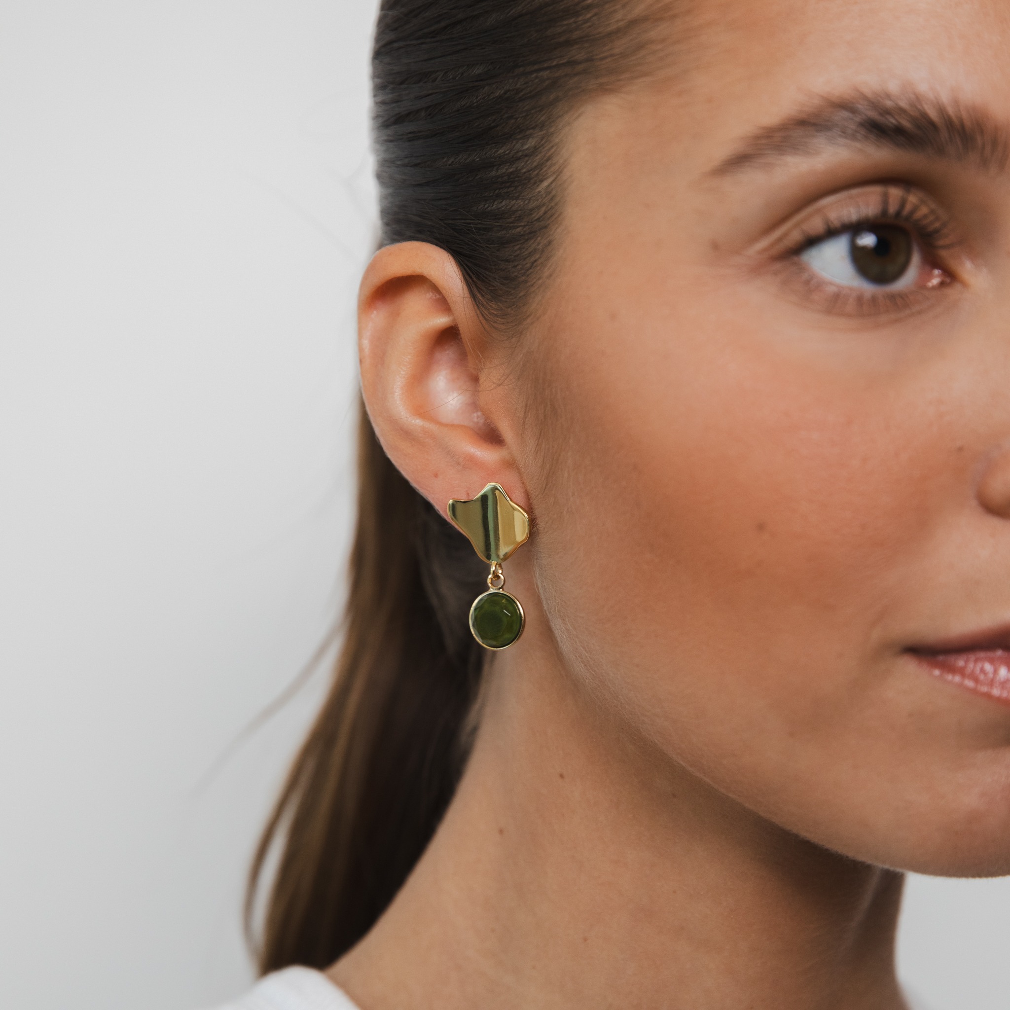GRACE green assymetric short earrings
