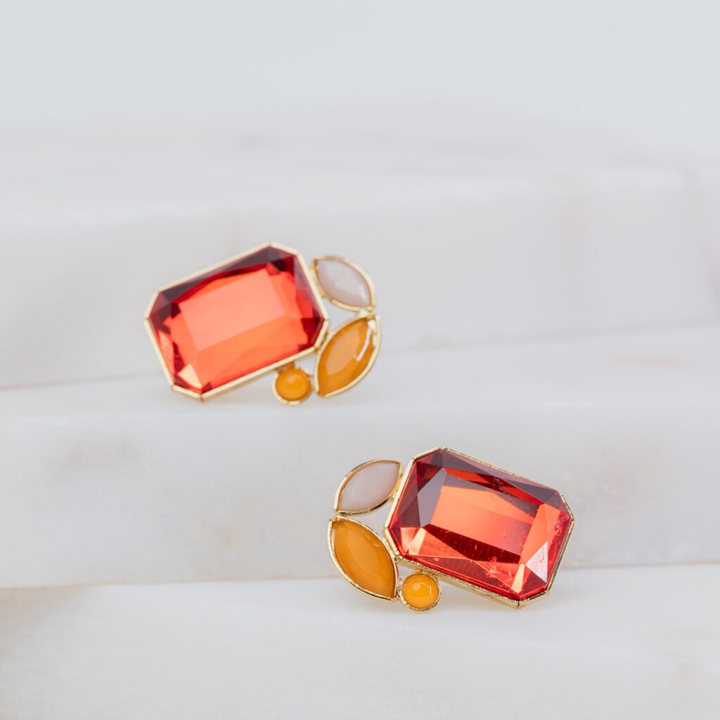 Odele intens rode mix korte oorbellen