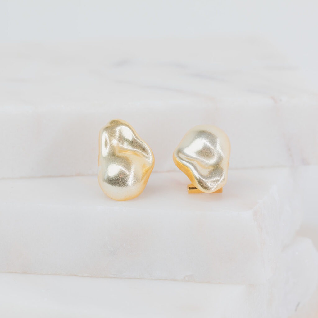 Oceane wild pearl small gold earrings