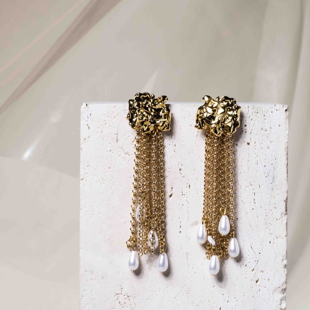 Diana gold long earrings with white pearls