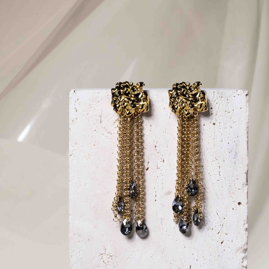 Diana gold long earrings with black crystals