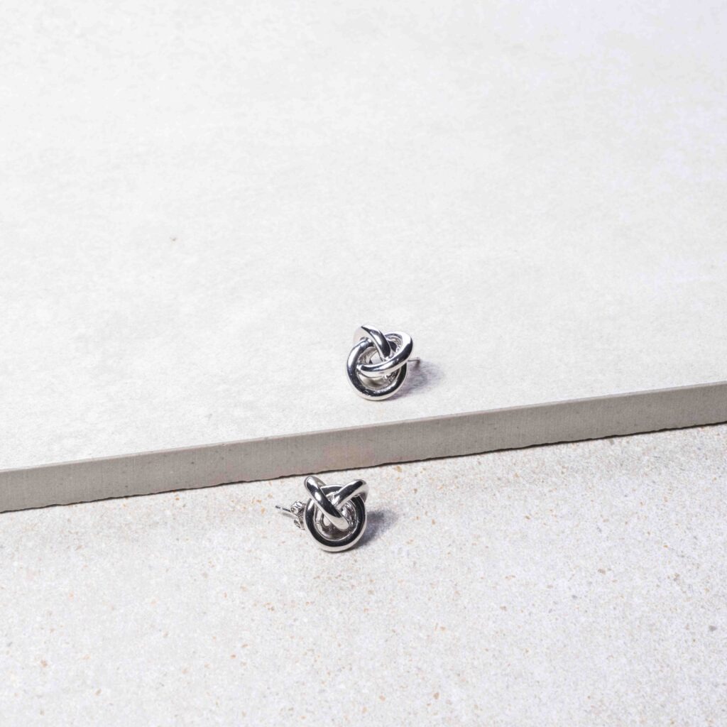 Dolly silver knot shortie