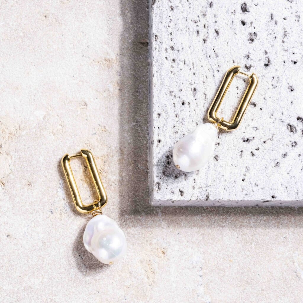 Molly small hoops met wilde parel