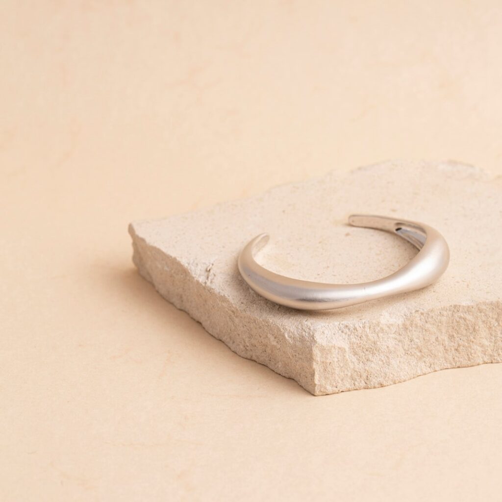 Vivé matt silver cuff