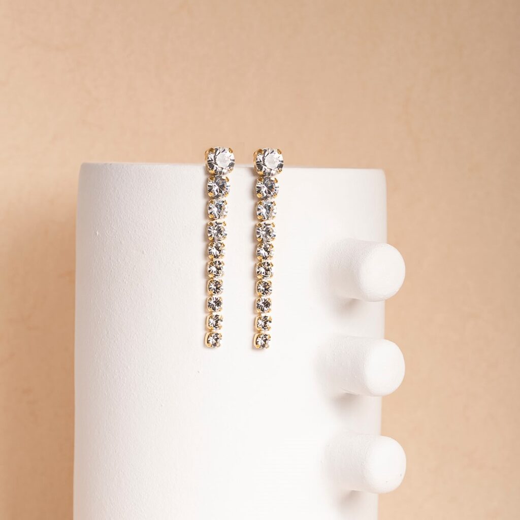 Joanne white strass long earrings