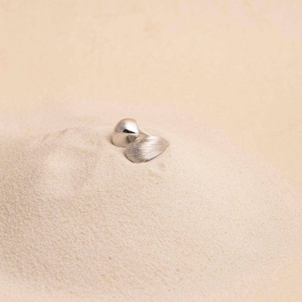 Rosa silver textured ring