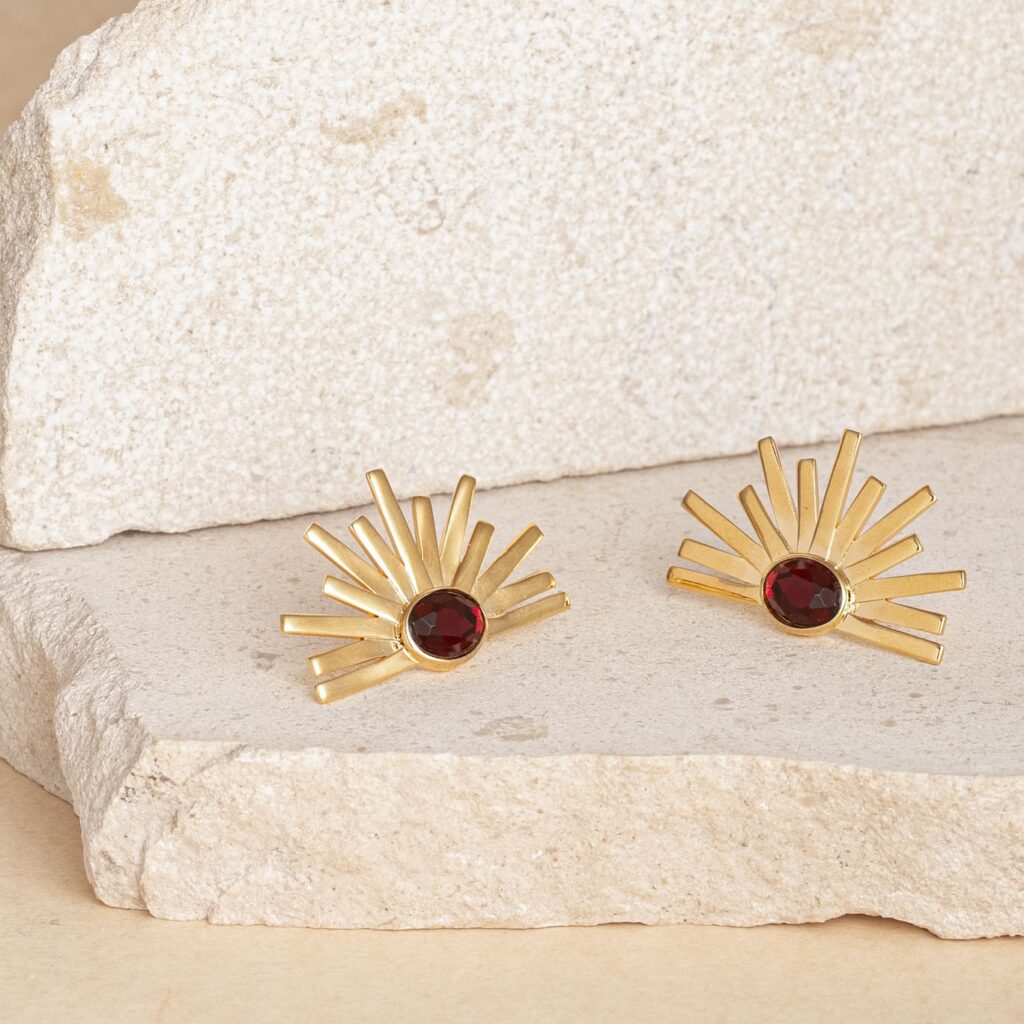 Solea bordeaux gold short earrings