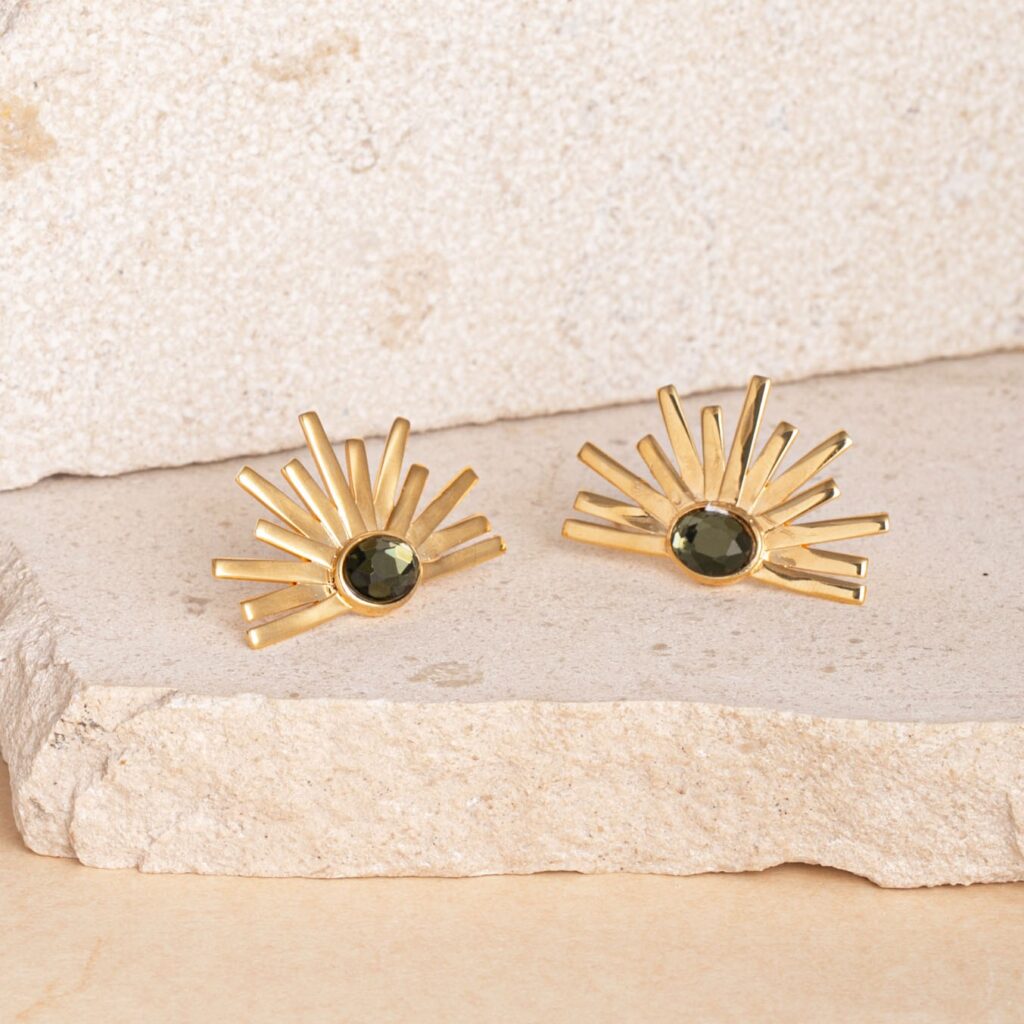 Solea green gold short earrings