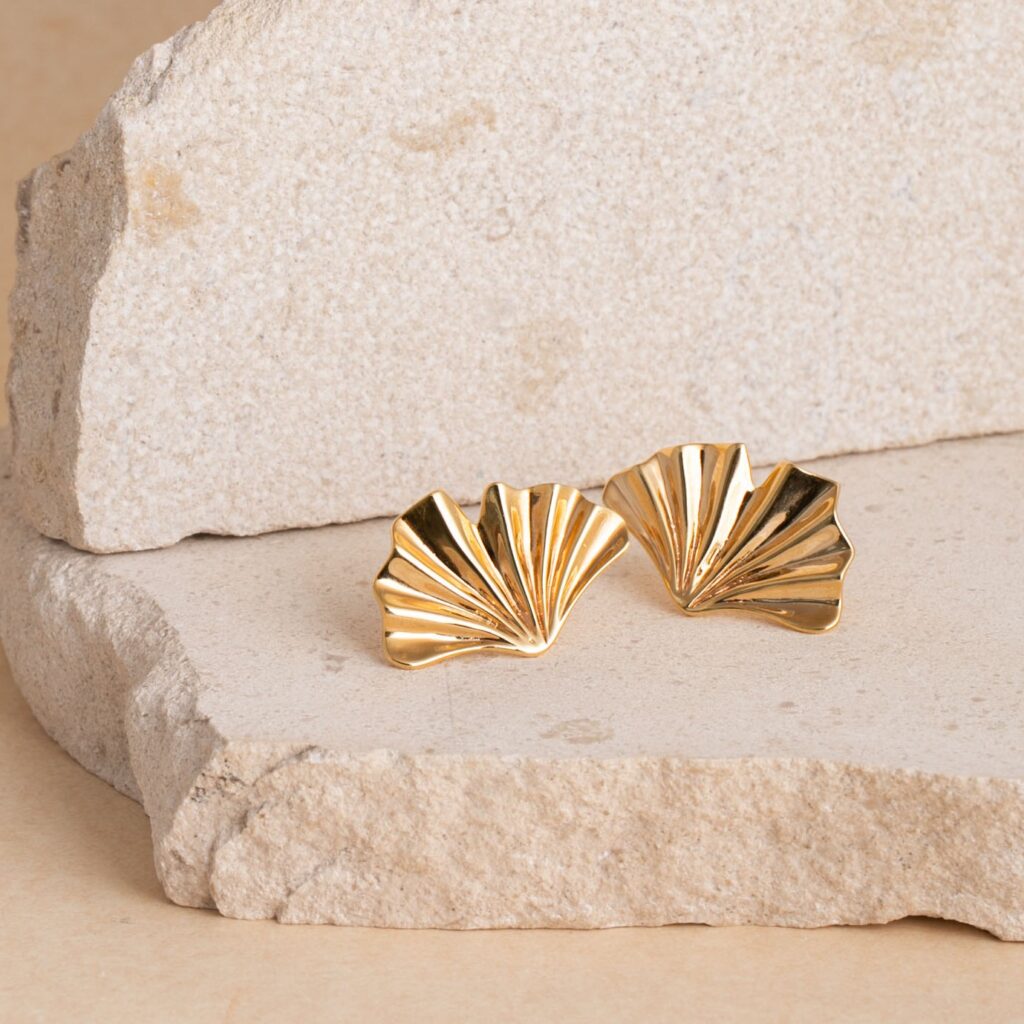 Ginkgo gold short earrings