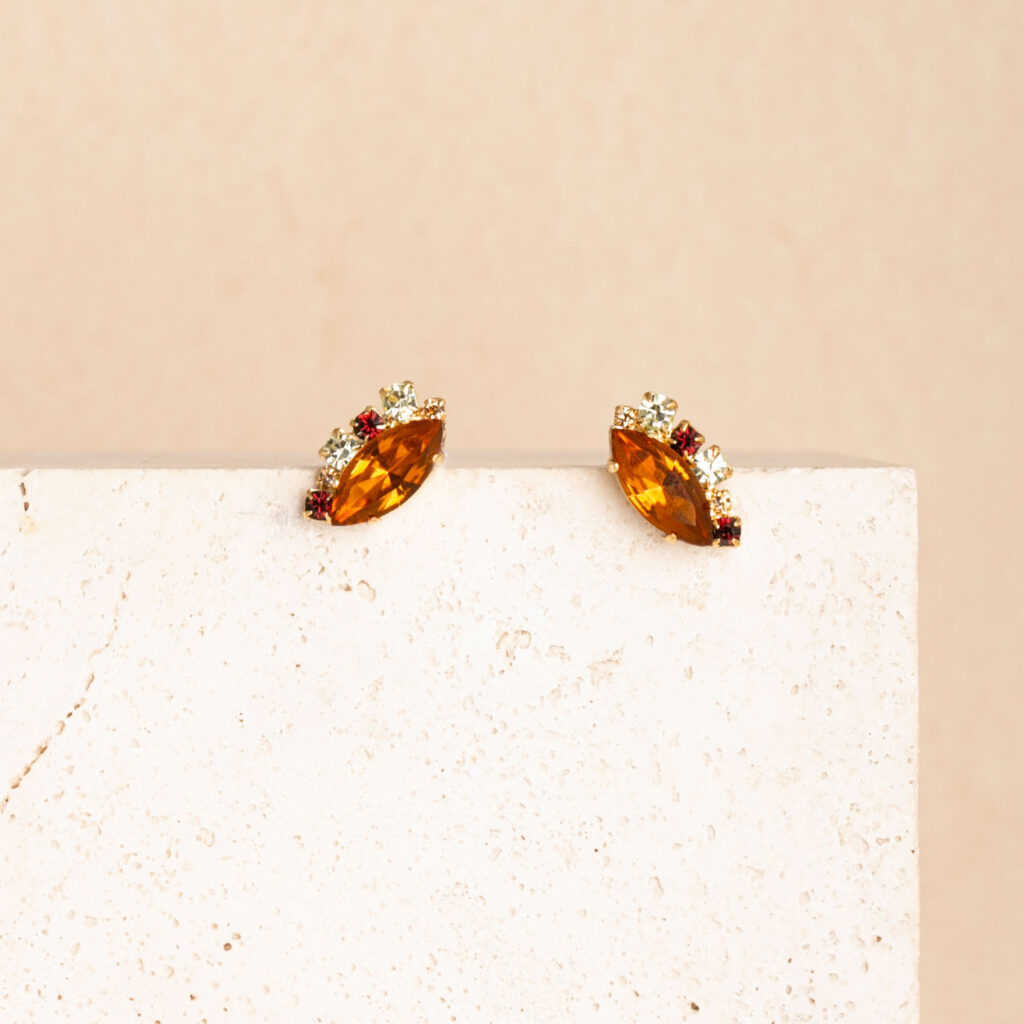 IRIS cognac short earrings