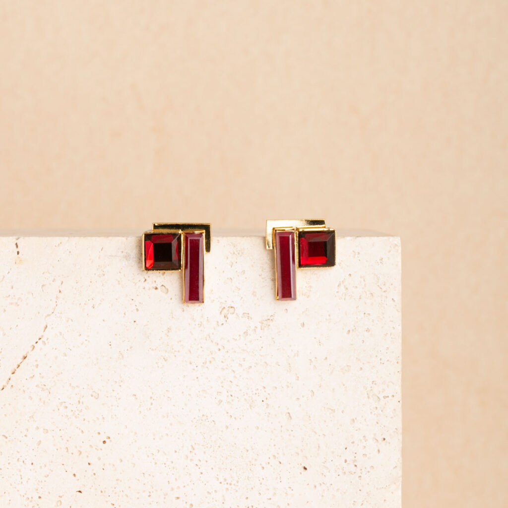 ROMY burgundy short earrings
