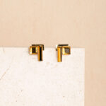 Romy cognac korte oorbellen