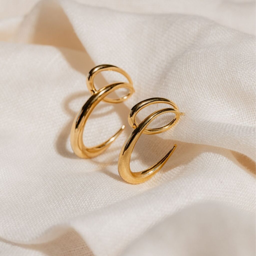 Amore gold hoops