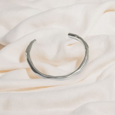 Vive cuff necklace silver